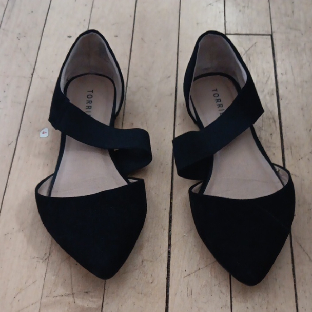 Torrid Black Pointed-Toe Flats with Asymmetrical Elastic Strap